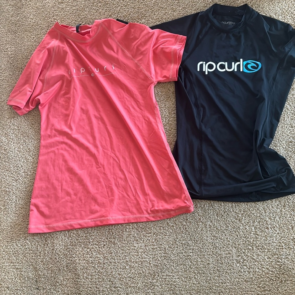 2 medium rash guards